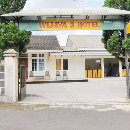 Hotel Wijaya 3 Калиуранг Экстерьер фото